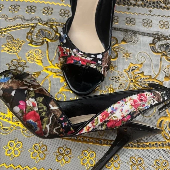 Guess  Stilettos Heels - Picture 4 of 10